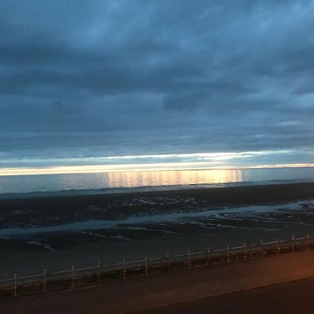 The Jewel Of The Sea Bed & Breakfast Blackpool Bagian luar foto