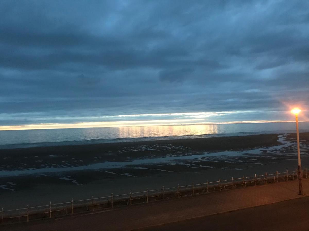 The Jewel Of The Sea Bed & Breakfast Blackpool Bagian luar foto