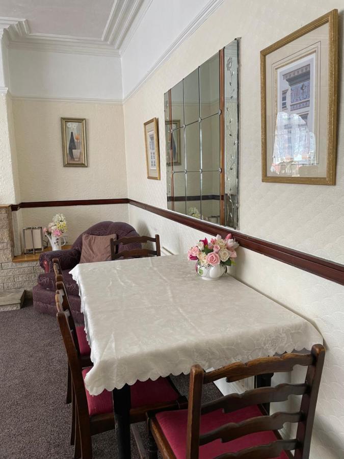 The Jewel Of The Sea Bed & Breakfast Blackpool Bagian luar foto