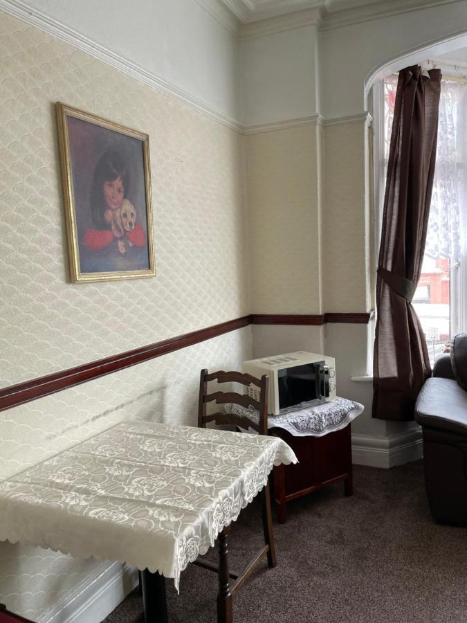The Jewel Of The Sea Bed & Breakfast Blackpool Bagian luar foto