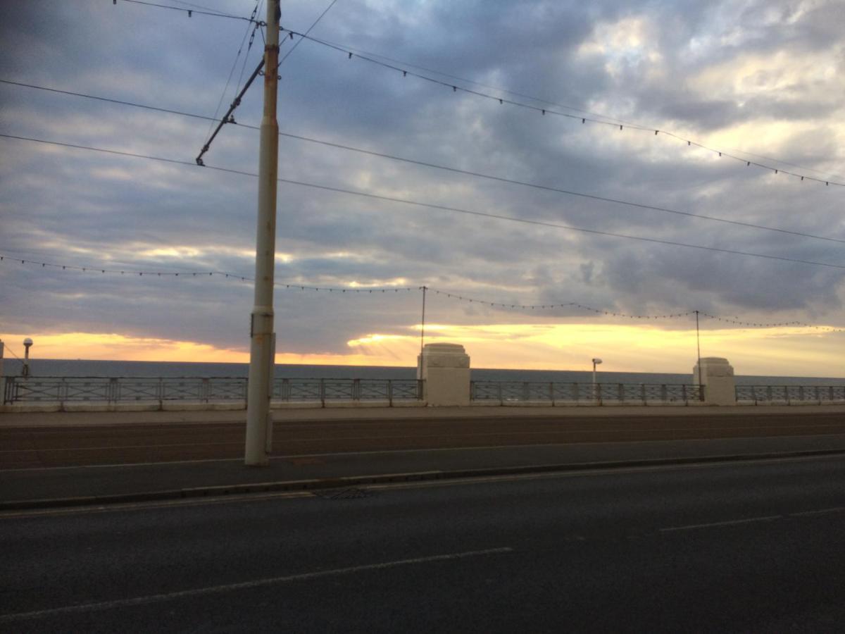 The Jewel Of The Sea Bed & Breakfast Blackpool Bagian luar foto